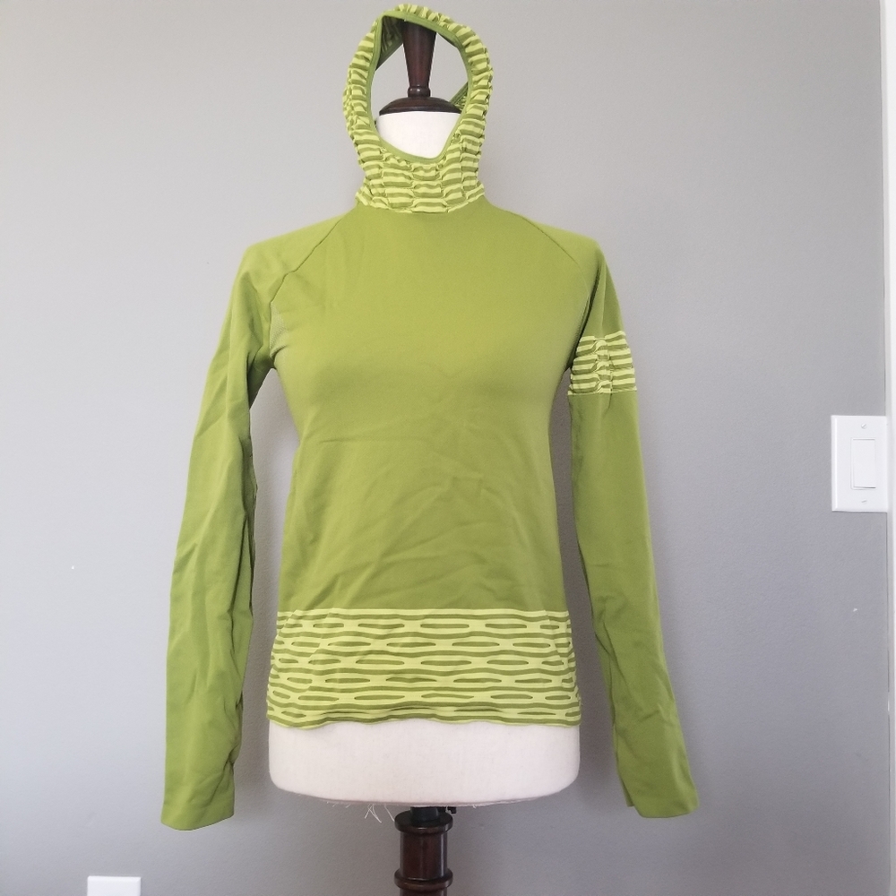 Hind Halo long sleeve performance top.     A